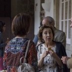 Dolores Fraga, M. Luz R�os y Francisco Singul, colaboradores del n�mero, charlando despu�s del acto